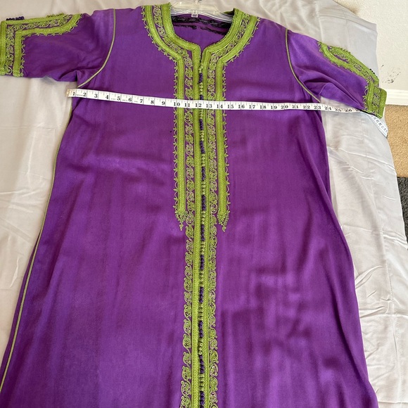 Gorgeous Moroccan women caftan purple and green, handmade. Size 14. Preowned. - Picture 5 of 7
